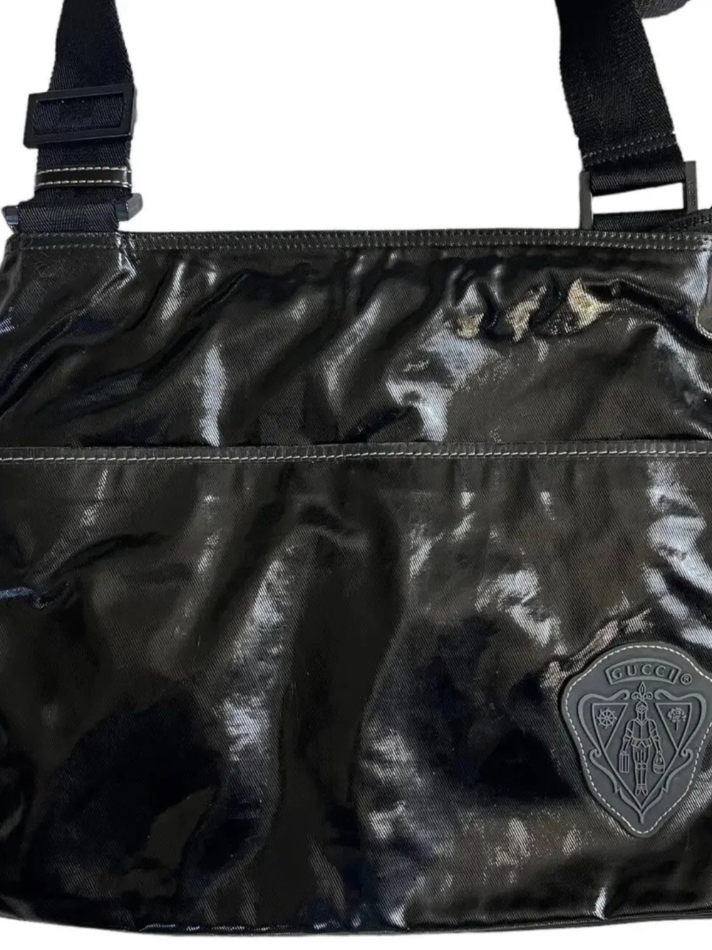 Gucci Crest Emblem Crossbody Messenger Bag - Picture 2 of 16